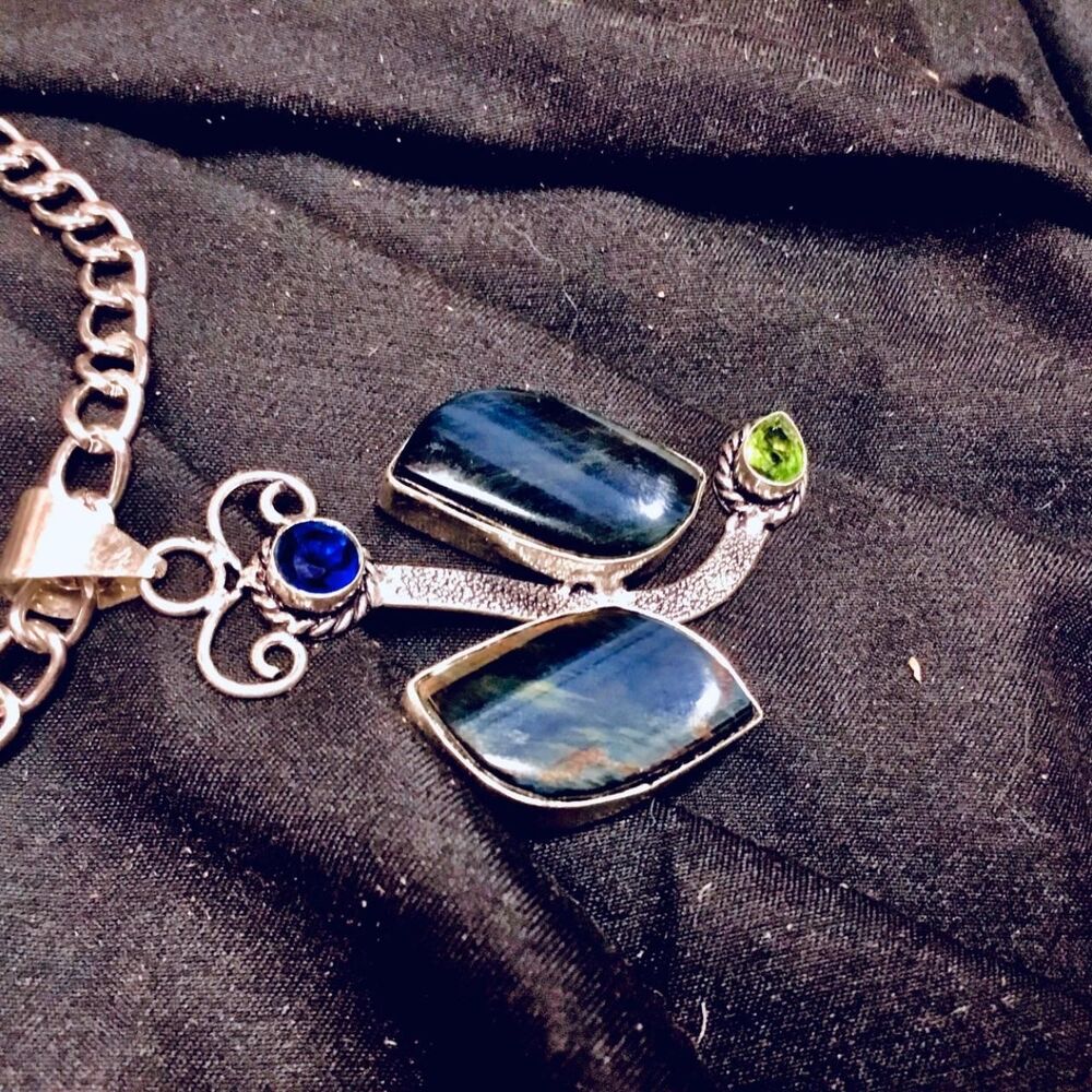 Artisan-crafted Women's Silver and Blue Jewellery